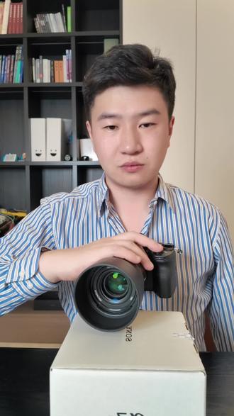 关于A7m5有什么问题可以来问了
首发拿到手,客观讲讲最近几天索尼a7m5的使用感受。
1.白平衡得到很好的改善
2.半堆栈cmos连拍非常爽
3.续航得到优化,非常明显
4.usb3.2,似乎充电也更快了
5.散热非常好
6.A12同款屏幕,屏幕素质非常好
7.支持边开边充,不需要假电池了#摄影器材 #摄影 #数码科技 #a7m5 #a7c2