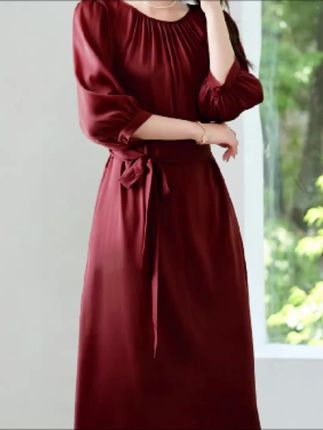 姐妹们,这条裙子真的太美了,超级漂亮的真丝连衣裙,上身效果非常惊艳!如果你是独美气质大美女,一定要试试这种风格,简直绝美,喜欢的宝贝赶紧入手吧!#穿搭 #时尚穿搭分享 #减龄穿搭 #夏季穿搭 #优雅气质