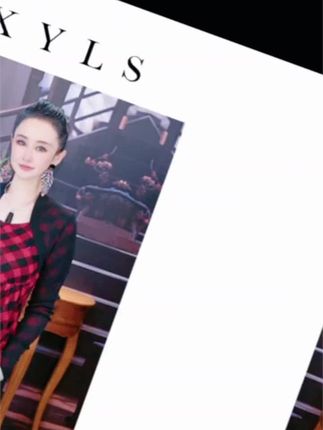 姐妹们快来看看这件超美的秋冬必备单品!这件T恤不仅有着简约大方的设计,还是百搭款式的代表哦!它采用修身版型设计,穿上后让你显得更加苗条,而且面料具有极佳的弹力,穿着非常舒适自在。更重要的是,它的样式十分洋气时髦,绝对是你衣橱里不可缺少的一件好物!