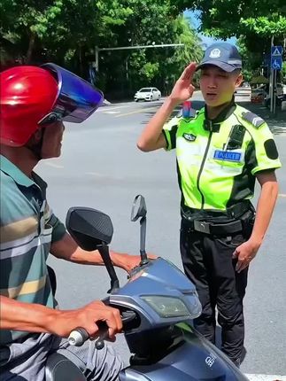 国庆即将到来,无论你开的是什么车,都要给自己的爱车贴上一个这样的红旗反光车贴,不仅高端大气,上档 次,还给我们夜间出行多加了一份保障#车贴 #五星红旗#反光车贴 #国庆