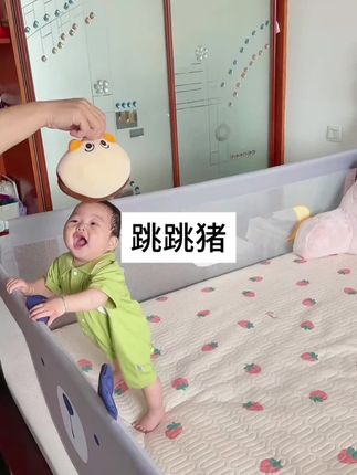 谁发明的这个跳跳猪,也太好玩了吧!这下好了,觉也不睡,奶也不喝,尽玩这个,一玩就是一晚上#跳跳猪学说话 #跳跳猪哄娃神器 #爱玩的宝宝