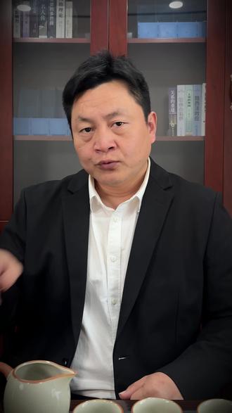 拿孩子攀比是爱吗?明明是虚荣心作祟
#原生家庭 #家庭教育 #父母攀比 #望子成龙 #家庭矛盾