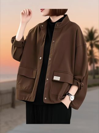 姐妹们,大码气质立领工装牛仔外套来了!新款时尚百搭的立领工装牛仔外套来咯!宽松大码短款外套,洋气减龄又百搭,给你带来最潮流的造型!面料细腻柔软,舒适度极好。无论是搭配牛仔裤还是短裙都能完美诠释时尚态度。上衣的宽松版型也能轻松掩盖身体的缺点,非常适合各种身材的姐妹,可穿到180斤,现在开春不冷不热的天气穿刚刚好。时尚百搭又减龄,无论是春日的午后漫步,还是秋日的街头约会,这款工装牛仔外套都是你的好拍档。它不仅保暖,更是你时尚态度的完美体现。喜欢的姐妹不要错过!#爆款热卖中 #谁穿谁好看 #不怕你胖就怕你不时尚 #宽松版型 #洋气减龄