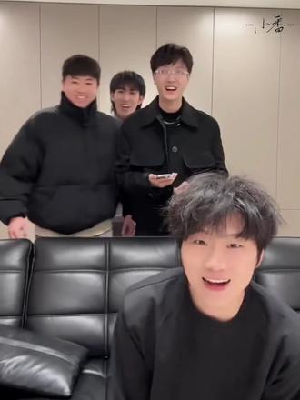 12.14五花直播8分钟小re
感谢每一个看到最后的朋友
喜人永远一家人
#双高胎 #酷酷的滕 #五花八们 #喜人奇妙夜 #小放光明