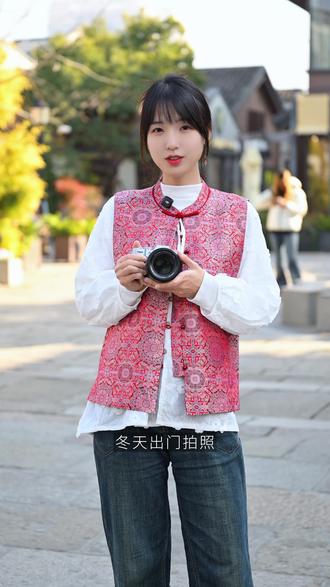 富士小技巧📸如何让你的富士相机更省电 冬天出门拍照,如何解决富士相机掉电过快,今天教你4个富士相机省电小技巧
1️⃣打开自动关机
设置-电源管理-自动关机-2分钟(按需求设置)
当你忘记关机的时候,也能帮你自动设置关机时间,非常省电
2️⃣关闭PRE-AF
这样相机在半按快门的时候才会对焦。
3️⃣仅拍摄时才开启防抖
拍摄设置-防抖模式-仅拍摄时
这样相机在拍摄的时候才会进入防抖模式
4️⃣屏幕性能管理
设置-电源管理-性能-普通
这样相机隔一段时间屏幕会变暗暗的、帮你省电,想要恢复半按一下快门就好啦
学会了,就赶紧来试一下~
#富士相机 #富士直出 #富士新手教程 #富士相机使用教程 #富士相机操作