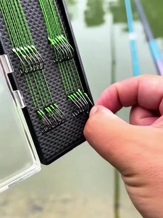 这款就是号称0.3号线就可以狂拉十斤大鱼的大力马子线双钩,拉力强悍,而且防咬耐磨#大力马子线双钩#钓大物#子线双钩#户外钓鱼#手工绑钩