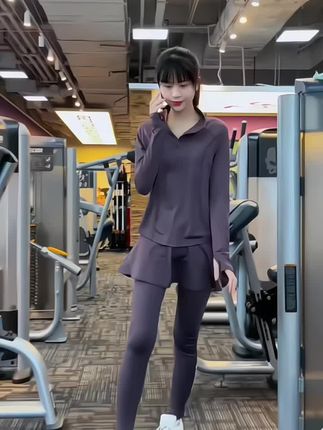 这款跑步运动服两件套,面料柔软舒适 透气,高弹力,多个颜色,时尚显瘦又~#健身服搭配#瑜伽服套装#女生跑步运动服#运动女孩#瑜伽裤