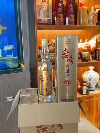 阿嵔山台湾高粱酒纯粮食白酒大瓶礼盒装浓香型口粮酒52度600ml