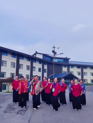 五十岁又怎样?把日子过成喜欢的模样,平安喜乐就是最好的时光。#快乐分享 #带上朋友一起嗨 @茜茜