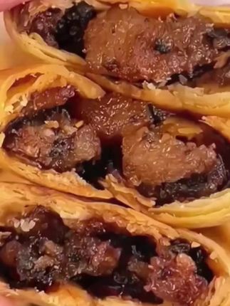 精选非物质文化遗产,正宗黄山烧饼特色手工酥脆零食。传统香酥#那些尝一口就忘不掉的特色美食 #真材实料才能做出好味道 #快来一起尝个鲜 #这也太好吃了 #超级好吃😋 @抖音创作小助手