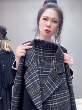 #通勤穿搭 #穿出女人的气质 #我要做爆款 高端定制拼接款格子流苏双面呢中长款气质羊绒大衣
