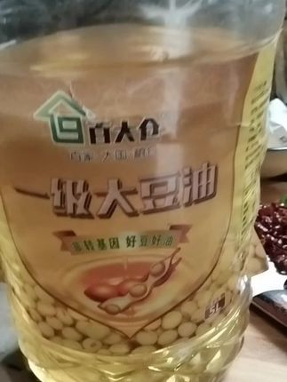 百大仓大豆油来活动了! 做饭没好油,美味难入口!试试百大仓大豆油,精选优质大豆,采用先进工艺压榨。油质清亮,炒菜时油烟少,能保留食材本味,做出的菜肴香气四溢,色泽诱人。从家常小炒到油炸炖煮,有它助力,轻松征服全家人的味蕾,让每一餐都吃得满足又安心 。#百大仓大豆油 #地方特色美食 #味道好极了你们想吃吗 #纯天然无添加 #好物推荐🔥
