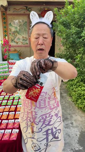 #1218yw01 很多人担心撕开魔芋爽溅到红油,今天我久来告诉怎么办#卫龙 #魔芋爽 #老板