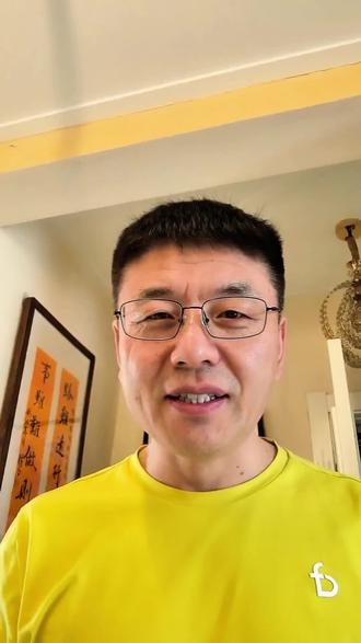 #世界街舞冠军李勇秋载誉归来 重庆男孩李勇秋,小孩哥高难度动作惊艳全场,13岁重庆男孩李勇秋在法国JusteDebout世界街舞总决赛All Style 少儿组比赛中获得冠军。13岁李勇秋夺冠视频,自信的少年,为你点赞 @蛇小男 @霹雳秋秋 #李勇秋 #重庆男孩李勇秋 #街舞冠军李勇秋 #法国世界街舞