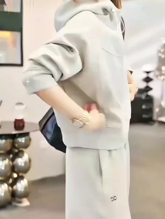 网红洋气炸街套装女2025年春秋新款连帽卫衣外套休闲阔腿裤两件套#好物推荐🔥 #爆款热卖中 #谁穿都好看 #大数据推荐给有需要的人 #抖音小助手