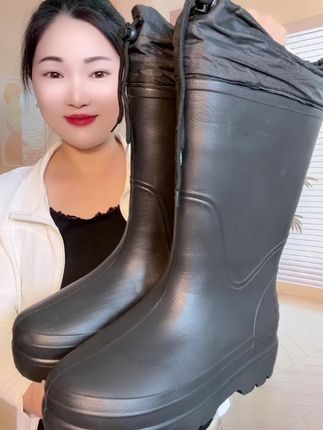 加高防水雨鞋,防水防滑,还保暖香,经常在户外工作的喜欢在钓鱼的做冷冻水产养殖的这双鞋子,穿上都很合适#靴子控 #上脚舒适 #雨靴 #防水防滑 #加厚保暖