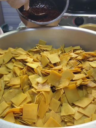 陕西特色美食汉阴小豆干#家乡味道#特色美食#味道好极了@DOU+小助手 @DOU+上热门 @DOU+好生意