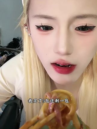 李海龙新升级版,三色牛筋面超劲道,麻酱加量,煮出来满满一碗黏糊糊!#吃货必备 #深夜放毒 #李海龙麻辣烫 #黏糊麻辣烫 #太好吃了