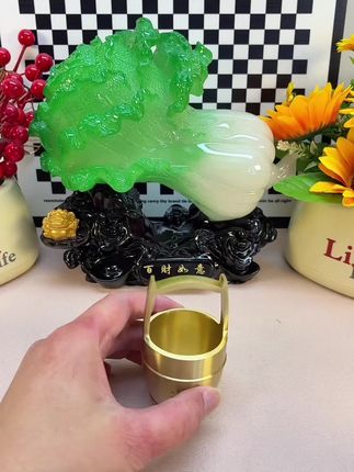 一桶金寓意太好了,送礼自家摆放都上档次,纯黄铜材质打造,拉丝封釉不氧化不变色。#纯铜工艺品 #送礼佳品 #一桶金 #高端大气 #办公室摆件