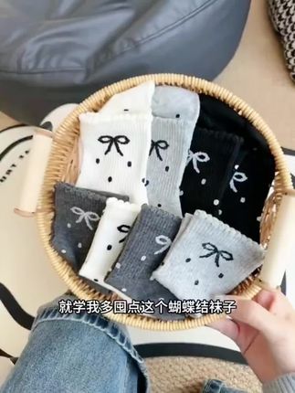 姐妹们,终于找到这款波点蝴蝶结袜子了,好看又百搭#袜子#袜子穿搭