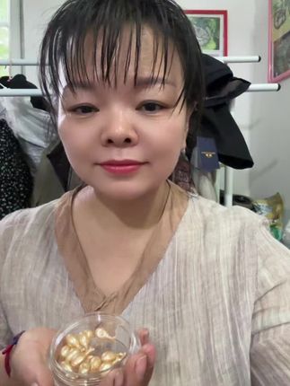 我自己用了三年,真心的好用,脸上的干纹细纹,松松垮垮的下垂的脸蛋都可以用它#小鸡腿精华 #抗皱 #紧致提升淡化皱纹