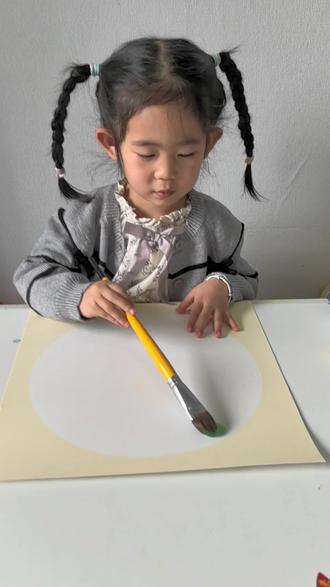 艺术启蒙 | 迎春花🌼
一起来画迎春花,迎接春暖花开吧~
🖌️材料:
宣卡,勾线笔,水彩颜料,丙烯颜料,画笔,超轻黏土,提前剪好的小燕子,白乳胶
#创意美术 #艺术启蒙 #家庭美育 #画画 #日常分享