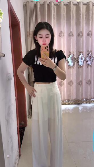 平哥又说我败家了😂😂裤子经常都在换,过年那几天穿的是m,现在又变回s了😂😂