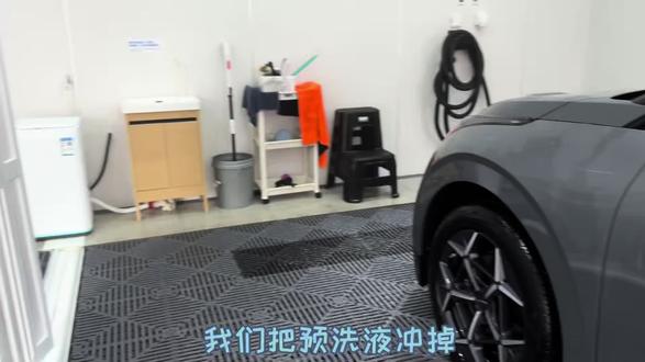 自助洗车流程实拍,你的洗车步骤和我一样吗❓
谁懂啊!自助洗车真的越洗越上瘾😝 💦
6个车位,24小时随到随洗,冲泡擦冲一套流程下来,爱车直接锃光瓦亮
花小钱办大事,新手操作也超简单,洗一次就上手~
🙋♀️互动时间到!
宝子们平时洗车都是先擦轮毂还是先洗车身?
有没有私藏的洗车小技巧/避坑点?
评论区唠唠你的洗车顺序和独门秘籍!
新手有任何洗车问题也直接问,在线解答~
📍打卡地:淄博张店银泰城西门广场
试营业期间,充值任意金额,余额可退,放心来撸车,淄博车友速来集合!
#爱车养护 #我与汽车的日常 #车知识分享计划 #车间实拍 #爱车