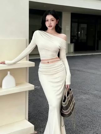 #辣妹ootd穿搭攻略 #高级感穿搭 #气质女神范儿 #性感小性感 #收腰显瘦穿搭 秋季新款纯欲套装连衣裙