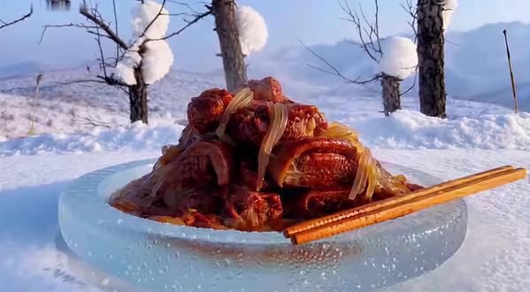 你被困暴雪后的原始森林,饿了三天,你会选择吃哪个? #饿 #原始森林 #美食 #想吃 #ai