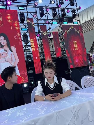 暖暖她舅舅舅妈请上座#我要上热们 @山歌雨神 @阿美10月八号九号活动生日及周年庆