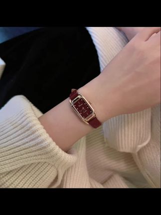 简约气质百搭新款时尚轻奢潮流高级感时装真皮防水女表高端礼物 #复古方表 #小众手表 #红棕系穿搭 #女生配饰 #精致腕表