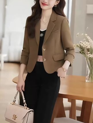 卡其色西装外套女短款小个子2025新款春秋感休闲气质西服上衣#每日分享 #最美穿搭 #减龄气质 #时装穿搭 #西服穿搭