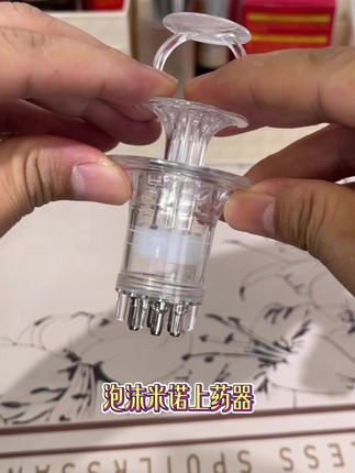 用这个涂泡沫药膏真的不要太方便了,出药均匀涂抹头皮,全部推出不浪费,用水清洗也方便。#泡沫上药器 #米诺泡沫二代上药器 #头皮药膏涂抹器 #头皮上药器