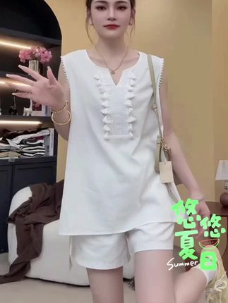 这套流苏V领套装真的太美了,适合不同身高身材的姐妹们!小个子穿显高显瘦大长腿,高个子穿,又美又飒#今日穿搭look #夏日必备 #面料柔软舒适 #显瘦显高显腿长 #遮肉显瘦遮肉减龄