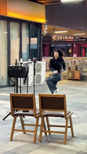 见到本人了是有点内向腼腆害羞#小腊妹 #舞蹈随拍