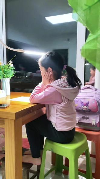 三上语文期末复习12天【搭船的鸟】,一步一个脚印,时间从不言语,却回答了所有问题✊小伙伴们,我们一起复习吧🌸
#原创视频 #三年级 #家长收藏孩子受益 #复习 #学习打卡