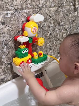 自从给儿子安排了这个会玩具,洗澡也不哭闹了,自己玩的好开心,给他洗澡也轻松多了,也能单独把玩具拿出来玩#洗澡玩具 #玩水乐趣#戏水玩具#儿童玩具