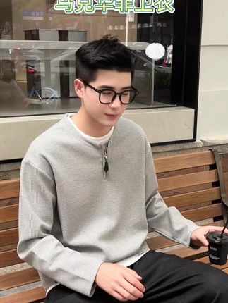 马克华菲秋季男士卫衣,潮流纯色假两件超吸睛! #半拉链套头衫 #半拉链套头 #半拉链套头卫衣 #男士秋季卫衣 #潮流休闲风