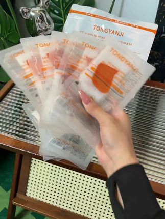 天呐~自带眼膜鼻膜三合一的冰咖咖啡熬夜面膜,也太适合我这种黄垮暗沉脸了#熬夜面膜敷起来 #冰咖啡熬夜面膜 #敷面膜#好物分享 #女生必备