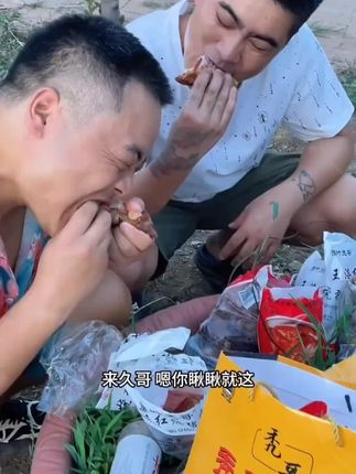 正宗王洛猪蹄拍三送二开袋即食 纯大料 先炸后卤 得劲里很#开袋即食 #真材实料才能做出好味道 #猪蹄 #大猪蹄 ff