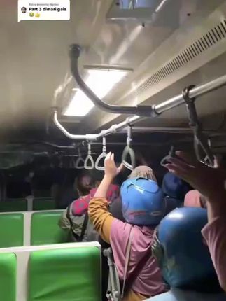 新德里一地铁停不下来,刹车也失灵了😱