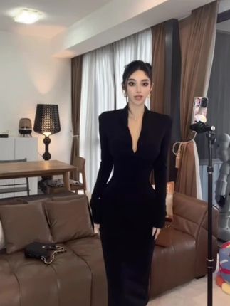 【HELEN/气质V领复古经典长袖连衣裙女高级感显瘦褶皱包臀长裙Q595】#穿出高级感 #面料柔软舒适 #包臀长裙 #美出高级感