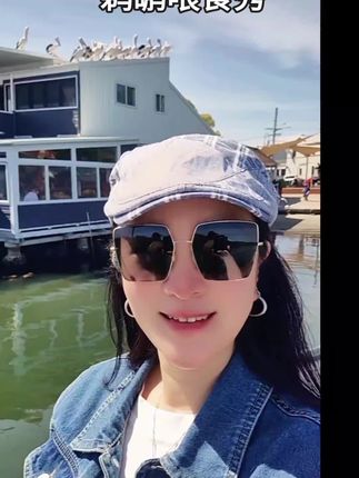 在距离悉尼不远的Woy Woy,不仅可以欣赏到碧蓝的水面和清新的空气,还可以近距离观赏喂食鹈鹕的壮观场面,感受一场自然与人类的和谐互动!#鹈鹕 #悉尼 #随拍