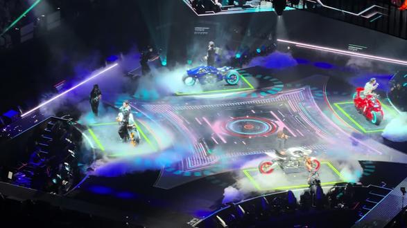 #演唱会 #音乐现场 #周渝民
虽然坐山顶看,但是现场气氛和舞台效果真的太棒了!
阻挡不了我为你呐喊的心❤️ 永远的白月光🫰