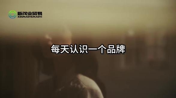 🌟品牌简介
SHETELLS创立于2016年,总部位于上海,隶属深圳南美时装有限公司,是一家集设计、制造、营销于一体的全业务链轻奢设计师女装品牌。品牌以“艺术与时尚融合”为核心,追求极致品质与原创设计,通过服装语言为当代独立女性发声。目前在全国拥有80余家买手店渠道及品牌专卖店。
🌟品牌定位
SHETELLS定位于轻奢设计师女装赛道,依托全业务链体系构建从设计到零售的垂直闭环,以买手店+品牌专卖店的复合渠道渗透一二线高消费城市。核心受众锁定25至35岁具备独立审美与精神追求的新锐职场女性,为这一群体提供兼具艺术表达与日常实穿性的品质时装解决方案。
🌟品牌理念
SHETELLS秉持“BE YOURSELF”的核心精神,主张时装是独立女性忠于自我的外在宣言。品牌将艺术视为可穿着的日常体验,极致追求时装的艺术性、时尚性与实用性的三重平衡。通过对传统工艺的延续与新旧材料的融合开发,SHETELLS坚持用可触及的服饰完成深层的灵魂共振,让每一件作品都成为穿着者内在力量的延伸与表达。
#SHETELLS#shetells#设计师品牌#高级设计师品牌#时尚潮流