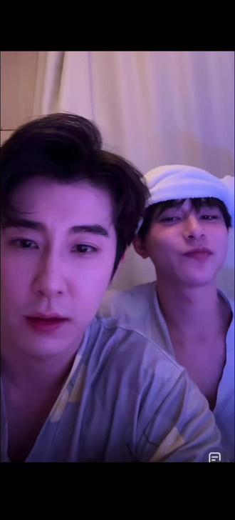 糖分太高了,我会磕晕 #枫稳 #林枫松 #陈稳 #情侣
跟我想象中的林和陈玩亲密度游戏一模一样!!
全程嘴角没下来过,就不能线上惩罚给我看嘛!!!