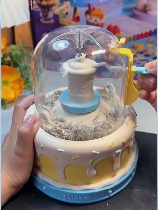 捏泥巴的快乐谁懂啊?陶泥居然可以做迷你小花瓶! #我的手工日常 #亲子手工 #儿童玩具 #凯卡西陶艺机 #手工diy礼物