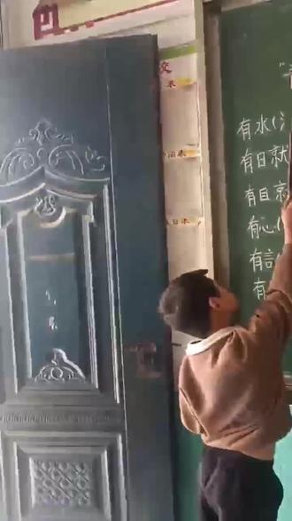 #一年级语文下册#《小青蛙》#一首儿歌搞定