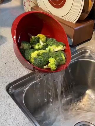 #好物推荐🔥 #多功能斜坡沥水篮 、清洗浸泡沥水一气呵成!网孔细腻、沥水速度快!厨房好帮手!#厨房好物 #实用好物 #厨房好帮手 !